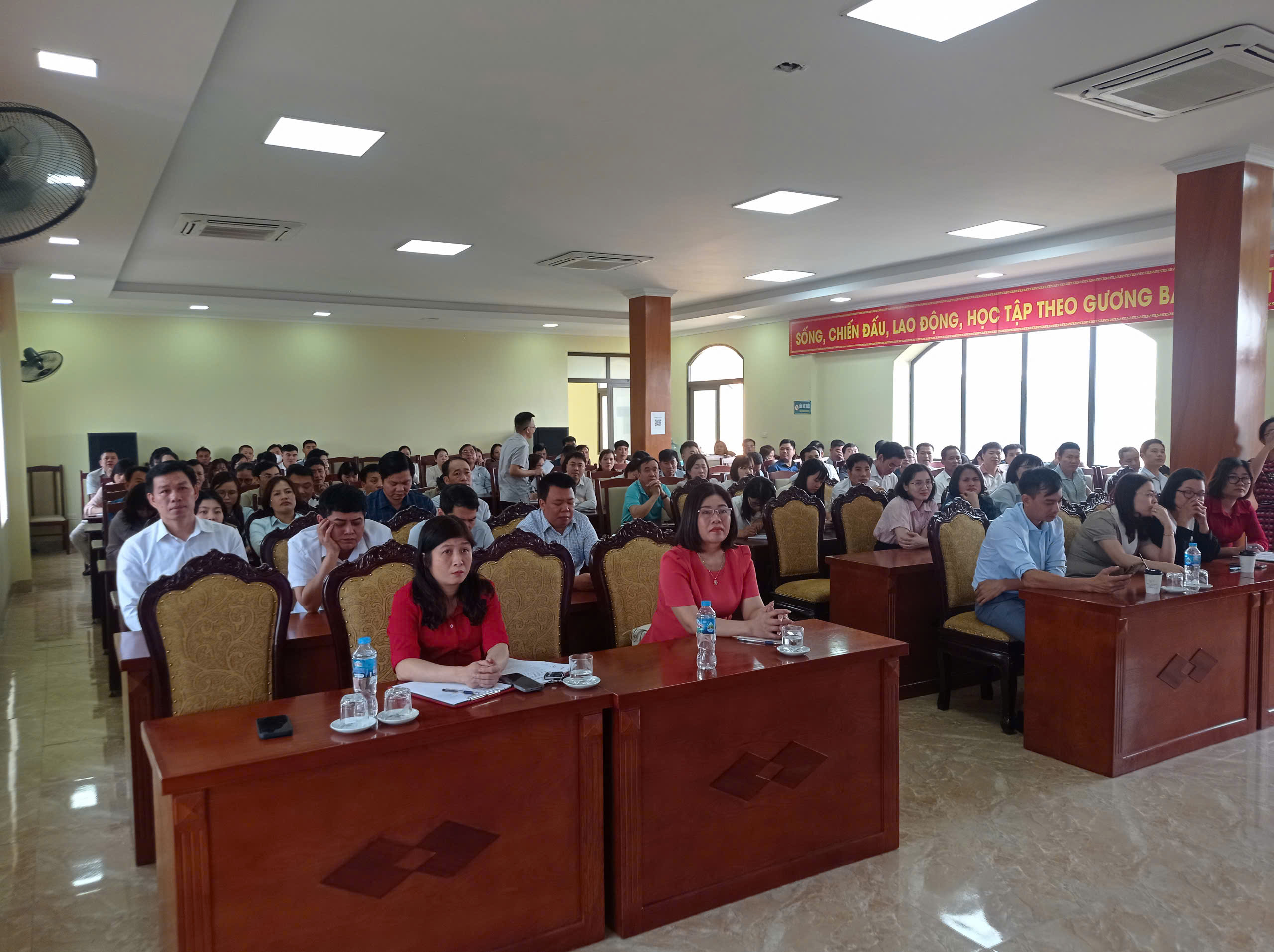 Hội nghị tập huấn nghiệp vụ về hộ tịch, quốc tịch, chứng thực và đăng ký nuôi con nuôi trong nước theo Nghị định số 06/2025/NĐ-CP và Nghị định số 07/2025/NĐ-CP của Chính phủ