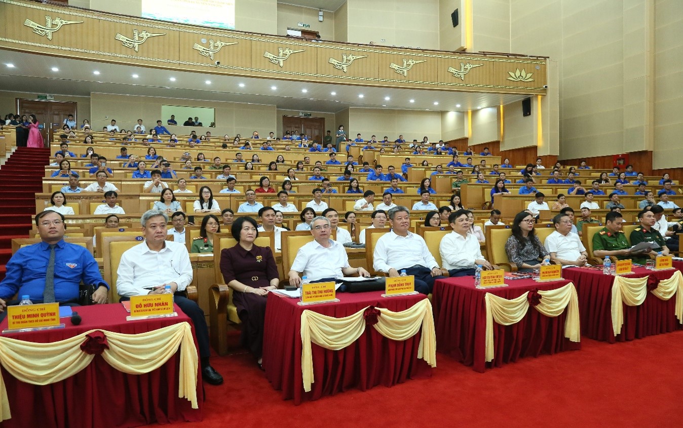 CHỦ TỊCH UBND TỈNH HƯNG YÊN ĐỐI THOẠI VỚI THANH NIÊN