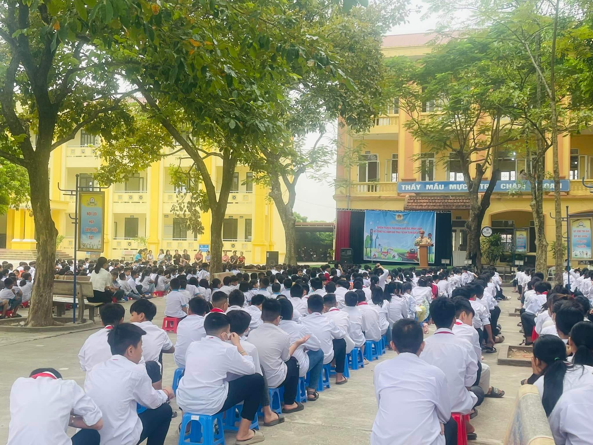   Huyện Khoái Châu tuyên truyền về an toàn giao thông - phòng cháy chữa cháy - an ninh mạng - phòng chống ma túy